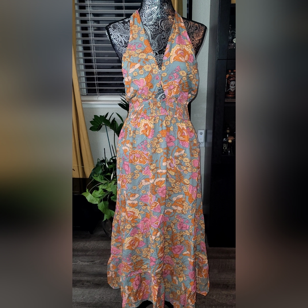 Floral Maxi Dress with Pink and Orange Accents With Pockets.     32 - Picture 2 of 11